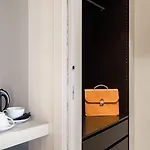 A World Aparts - Barberini Boutique Rom