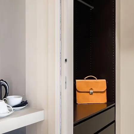 A World Aparts - Barberini Boutique 로마