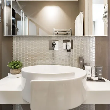 호텔 A World Aparts - Barberini Boutique 3*