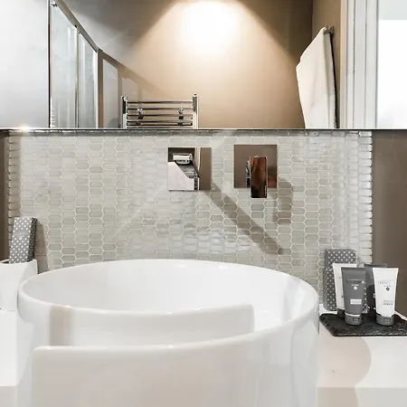 A World Aparts - Barberini Boutique 2*