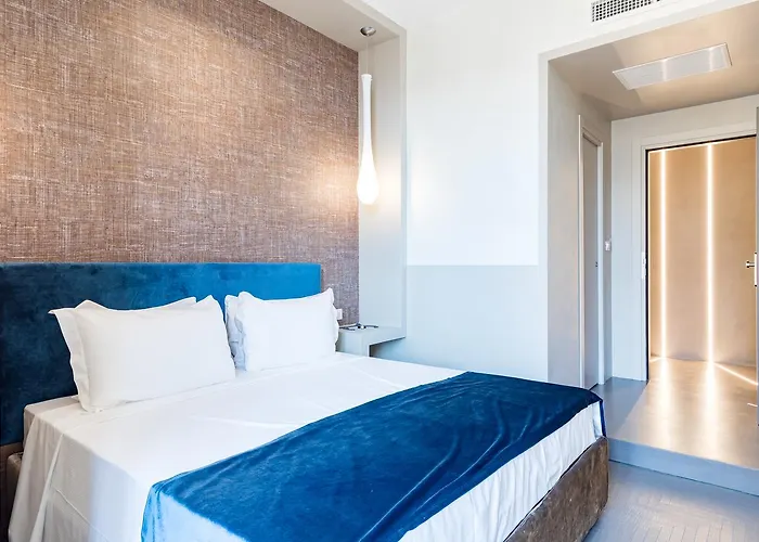 A World Aparts - Barberini Boutique Roma