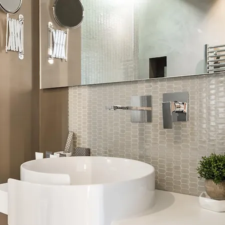 A World Aparts - Barberini Boutique 2*